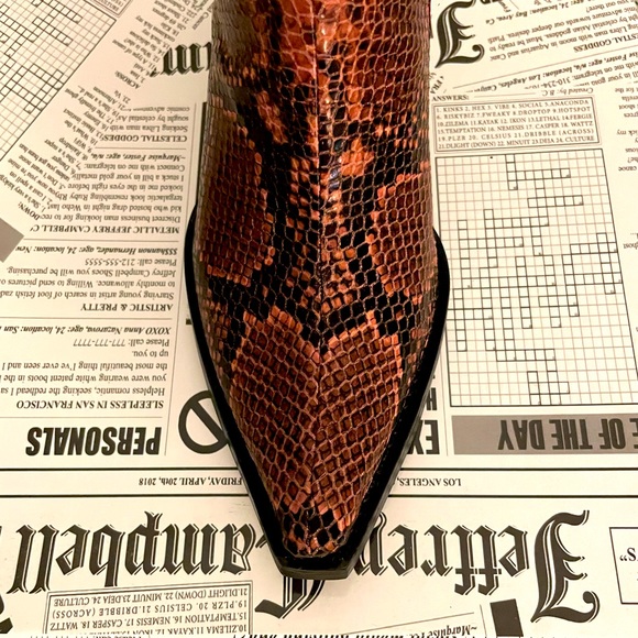 Jeffrey Campbell Cowboy boot in Ruby-pink snakeskin size 8.5 New w/box! - Picture 6 of 10